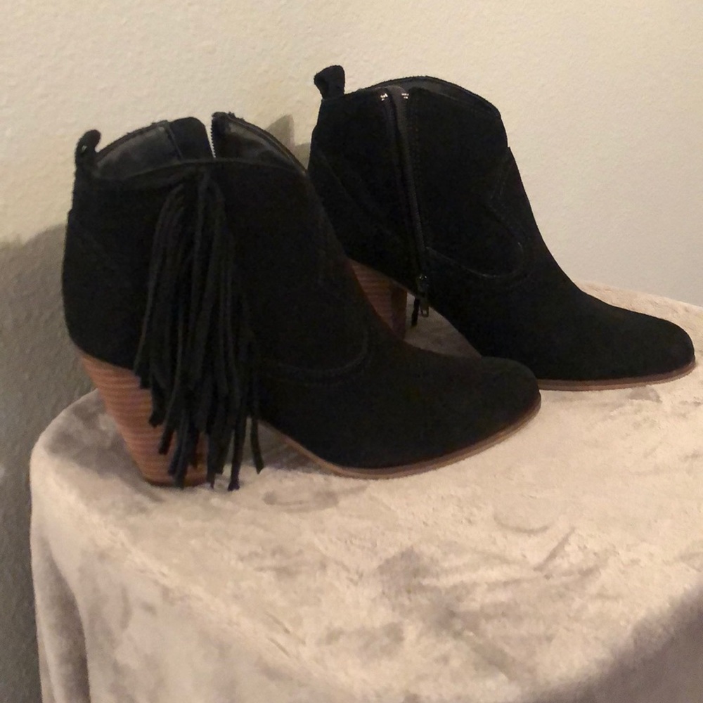 Size 8 Steve Madden black leather bootie